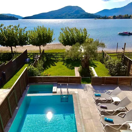 Acqua Di Mare Front Villas