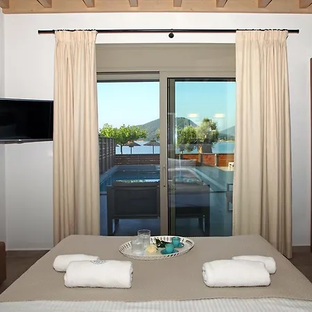 Acqua Di Mare Front Villas ニドリ