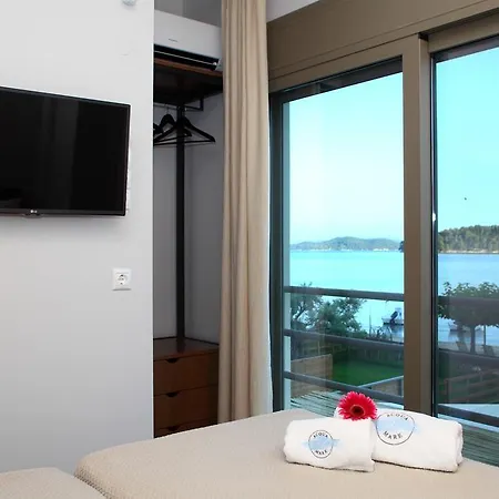 Acqua Di Mare Front Villas ニドリ